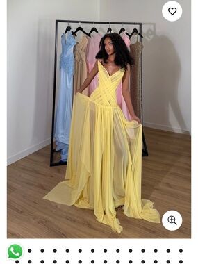 Elegant Yellow Chiffon Evening Gown - Brand Unspecified